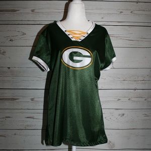 Green Bay Packers Matthews lace up jersey